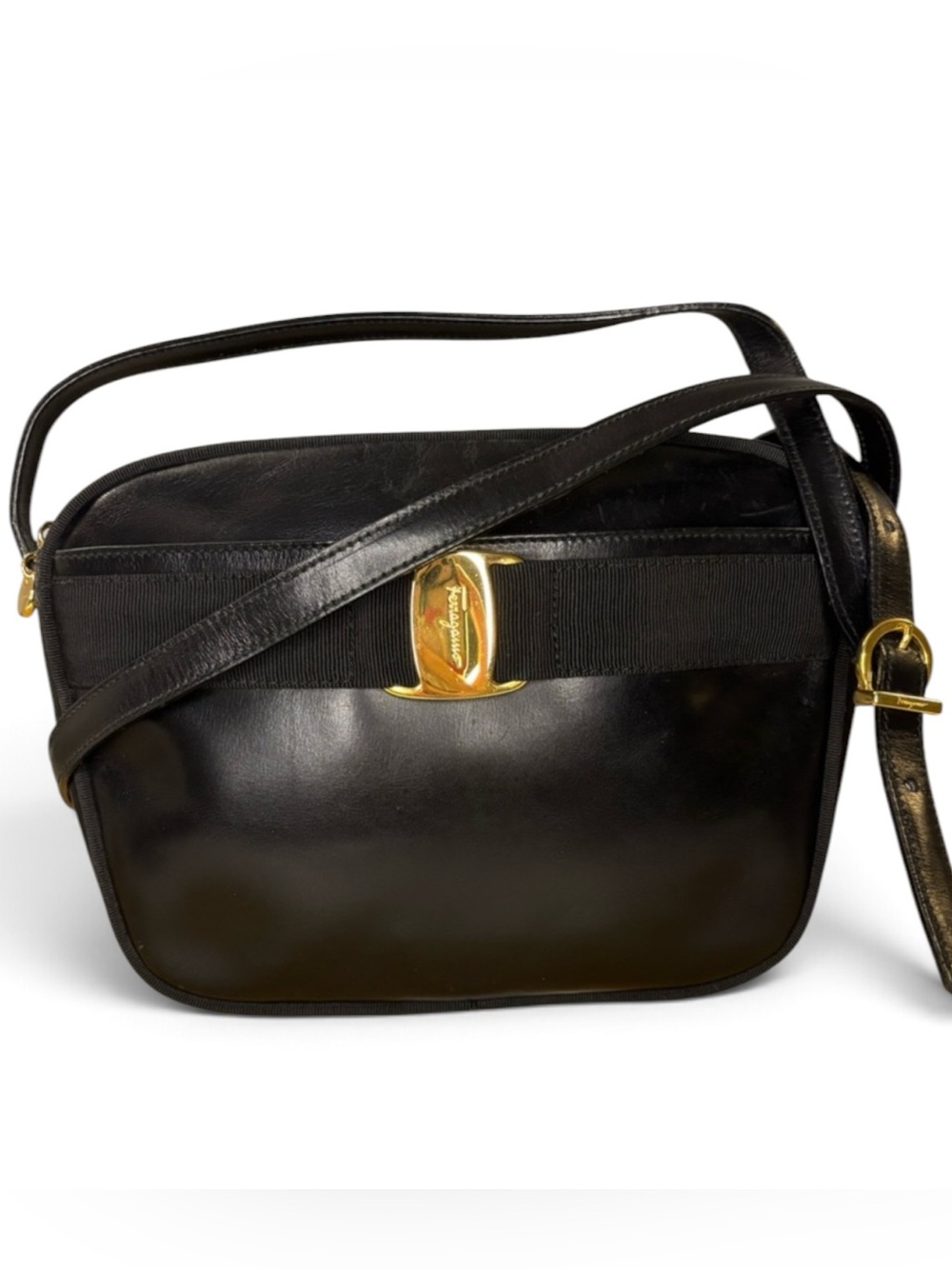 Salvatore Ferragamo vintage VARA Bow black leather Crossbody EUC